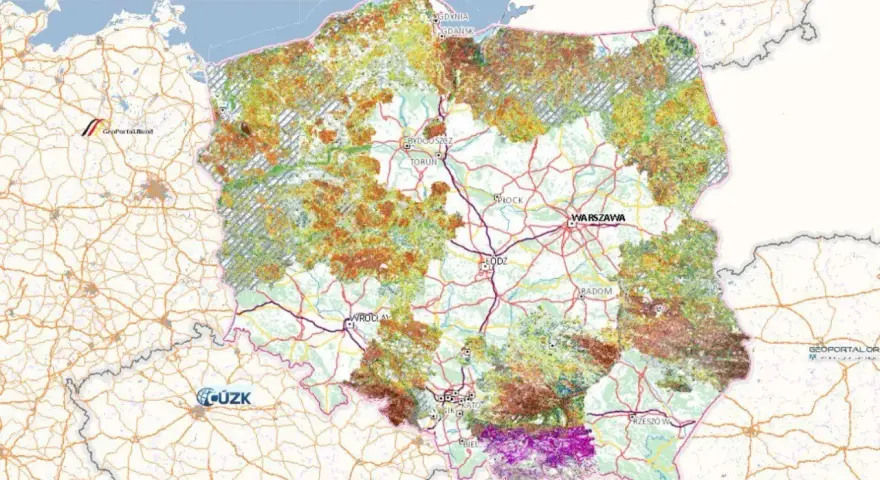 Mapa Polski z kolorowymi obszarami pokazującymi klasy ziemi. Dowiedz się, jak sprawdzić klasę ziemi na geoportalu.