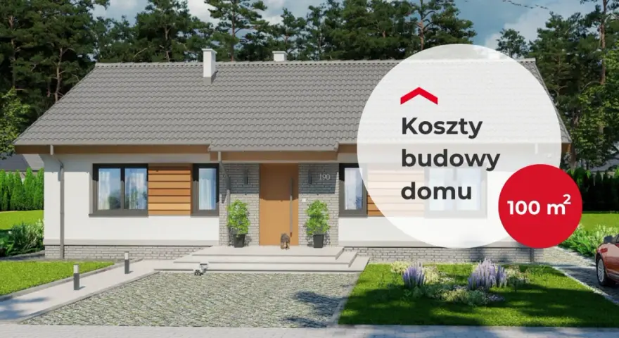 Nowoczesny dom pasywny 100m2 z dużymi oknami i drewnianymi elementami. W tle las, na pierwszym planie podjazd i trawnik.