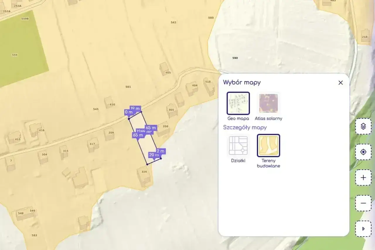 Mapa działki z wymiarami i powierzchnią, wskazująca na odrolnienie a wyłączenie z produkcji rolnej. Widoczny panel wyboru mapy.