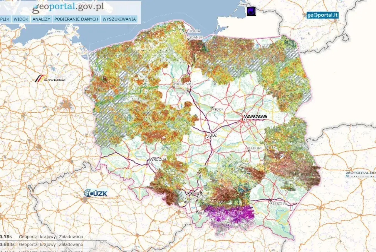 Mapa Polski z kolorowymi obszarami wskazującymi różne typy gleb. Dowiedz się, jak sprawdzić klasę gruntu online na geoportal.gov.pl.